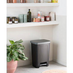 Poubelle à pédale plastique noir 25 L - 36 x 26,5 x 45,5 cm
