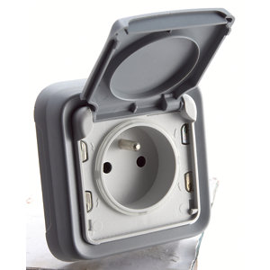 Prise 2P+T à encastrer "Plexo"