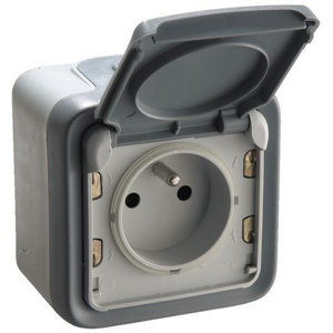 Lot de 2 va-et-vient + 4 prises 2P+T "Plexo"