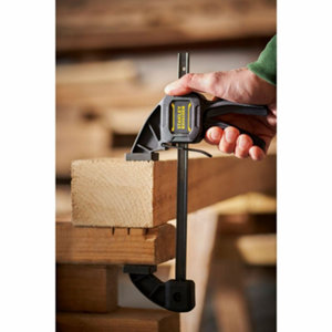 Serre-joint M moyenne puissance avec mâchoire de 76 mm.