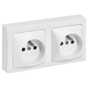 Double Prise avec terre saillie horizontale blanche - 16 A