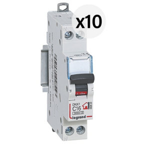 Lot 10 disjoncteurs, borne à vis 16A