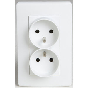 Prise double avec terre