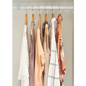 Lot de 6 cintres en bois courbés l. 45 cm