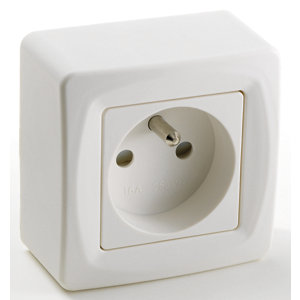 Prise 2P+T