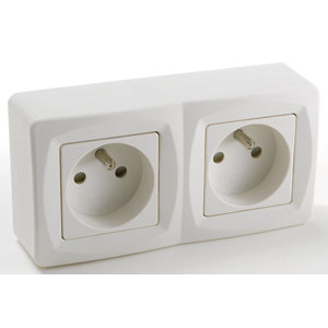 Double-prise 2P+T