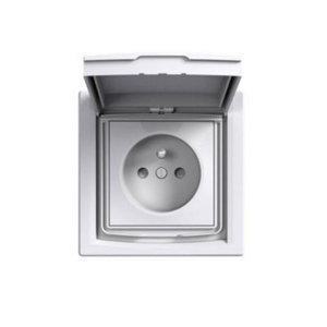 Prise avec terre + cache IP44 "Asfora"