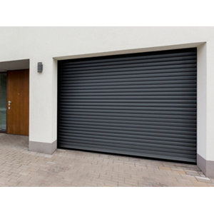 Porte de garage  grise à enroulement motorisée H. 200 cm L. 240 cm