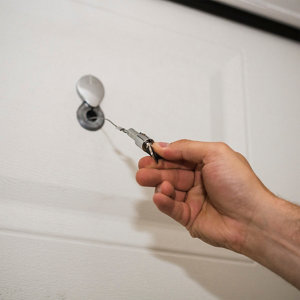 Kit de déverrouillage extérieur pour toutes les portes sectionnelles