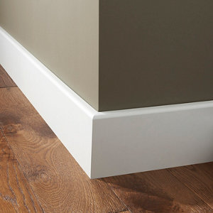 Plinthe de rénovation blanche long. 220 cm x larg. 138 mm x ép. 26 mm