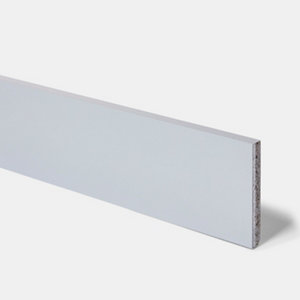 Plinthe "Alisma" gris laqué l.240 x h.15 cm