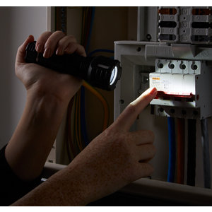 Torche anti-choc étanche 150 m 225 lm