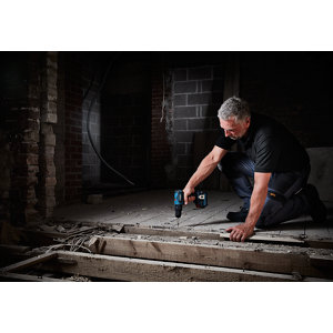 Perceuse visseuse à percussion 18 V  + 49 accessoires + 1 batterie 4 AH