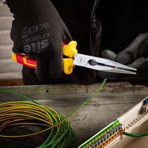 Pince à bec long isolé 1000 V 8" 200 mm - PL13