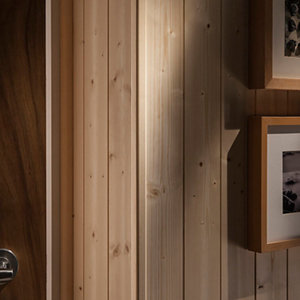 Baguette d'angle en pin 2,40 m - section 34 x 34 mm