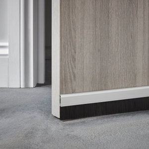 Bas de porte avec brosse aspect alu à clipser - L. 1 m x Ép. 25 mm