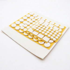 Assortiment de 133 patins en feutre blanc