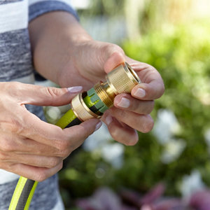 Raccord rapide en laiton pour tuyau - Ø 12,5 à 15 mm