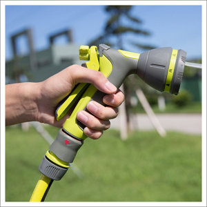 Pistolet de pulvérisation - L. 25 x l. 17 x H. 55 cm x Ø 15 à 19 mm + raccords de tuyaux