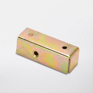 Support pour traverse - L.24 mm H. 67 mm. Ép 1,8 mm P. 30 mm