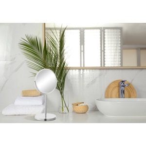 Miroir sur pied grossissant chrome