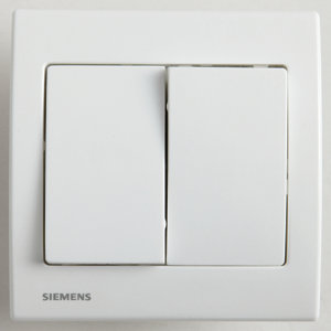 Interrupteur double va-et-vient à clipser "Delta Iris" blanc