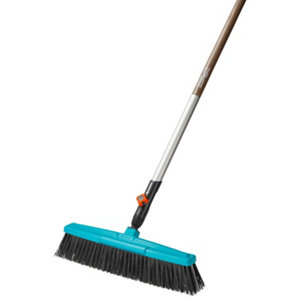 Balai de cantonnier manche en bois 130 cm combisystem avec grattoir