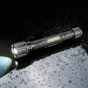Lampe torche LED 800 lumens, 260 m de portée