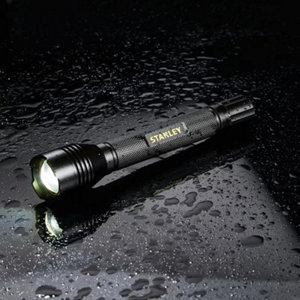 Lampe torche LED 280 lumens, 150 m de portée