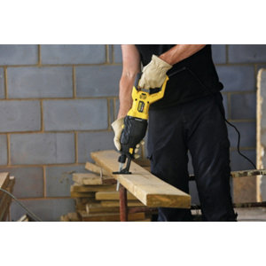 Scie sabre pendulaire - 1 050 W