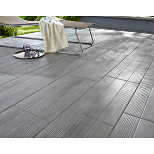 Carrelage de sol extérieur "Stripe Wood" gris - l. 29,8 x L. 59,8 cm