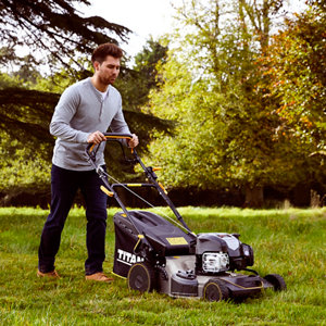 Tondeuse thermique auto tractée 163 cm3