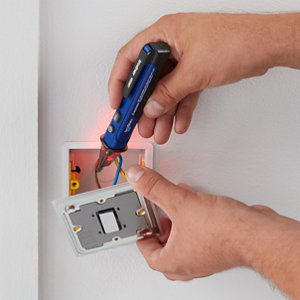 Détecteur tension catégorie II / catégorie III + torche