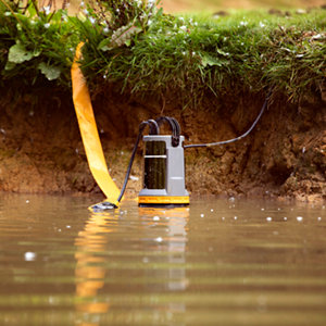 Pompe vide-cave "TITAN" à eaux chargées 750 W - 14000 L/h.