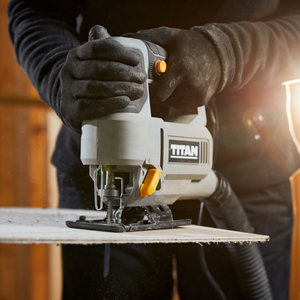 Scie sauteuse pendulaire 600 W