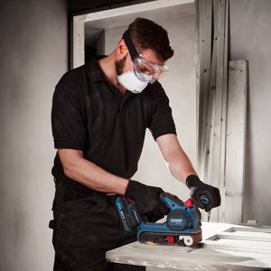 Ponceuse à bande sans batterie 18 V + 1 bande, adaptateur et sac à poussière