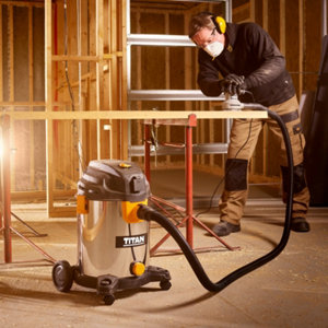 Aspirateur 30 l - 1400 W avec cuve en inox