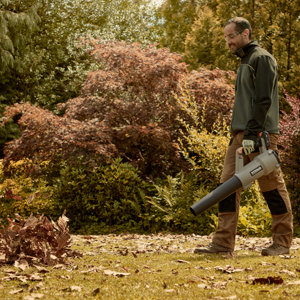 Souffleur batterie 18 V, vitesse de soufflage max : 108 km/h.