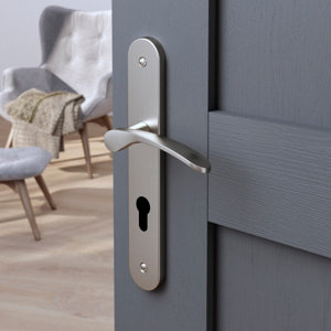 Poignée de porte "Loric" avec trou pour cylindre - Effet nickel - Entraxe 195 mm