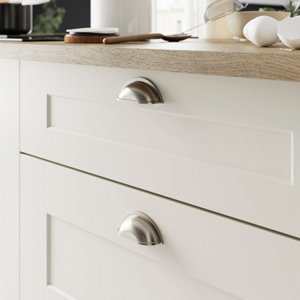 Lot de 6 poignées de meuble "Goderic" - Effet nickel - Entraxe 64 mm