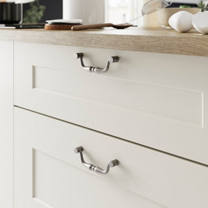 Poignée de meuble "Kerline" - Effet étain - Entraxe 96 mm