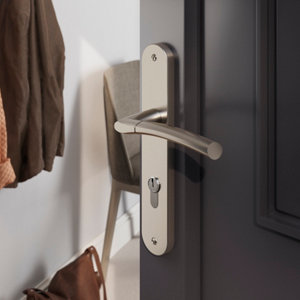 Poignée de porte extérieure "Helmic" avec trou pour clé - Entraxe 195 mm