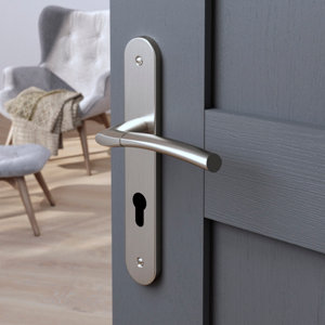 Poignée de porte "Helmic" avec trou pour cylindre - Entraxe 195 mm