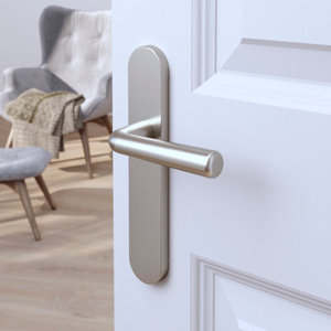 Poignée de porte "Derenic" sans trou - Effet nickel - Entraxe adaptable 165-195 mm