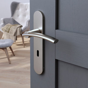 Poignée de porte "Lyderic" avec trou pour clé - Effet nickel - Entraxe 195 mm