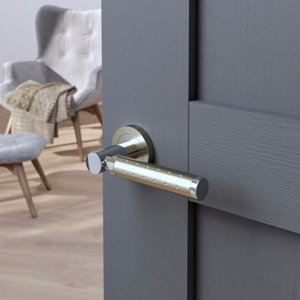 Poignée de porte sur rosace "Bernice" sans trou