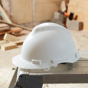 Casque de chantier blanc avec harnais réglable