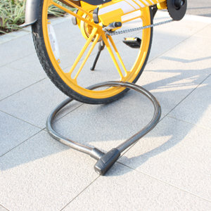 Antivol câble acier tressé noir 120 cm diamètre 22 mm avec clé