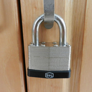 Cadenas laminé acier argent noir 5,35 cm hauteur anse 1,75 cm