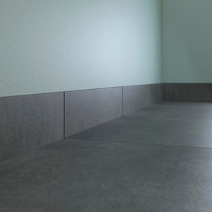 Plinthe pour carrelage de sol intérieur "Malo" gris anthracite - l. 7 x L. 30 cm